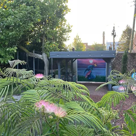 Tiny House Le Poulailler キャンプ場 ブベック